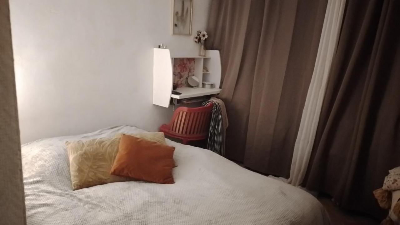 Charmante Chambre Spacieuse Et Lumineuse Париж Екстериор снимка